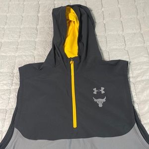 Men’s XL UA Project Rock sleeveless hooded jacket EUC